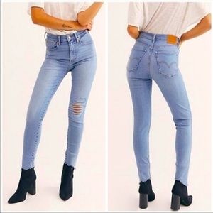 Levi’s 501 Wedgie Skinny Jeans Distressed Cropped Size 26 high rise